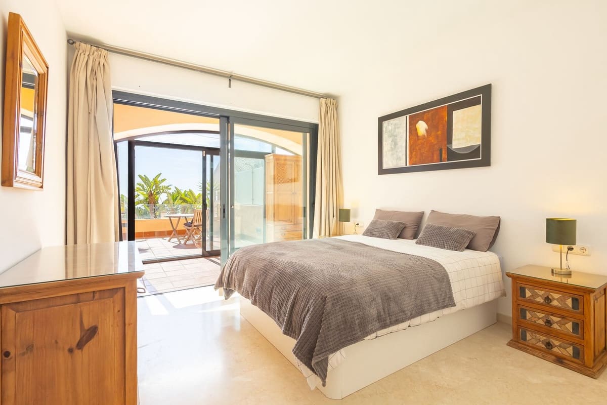 2 bedroom Apartment for sale in Calahonda with garage - € 375,000 (Ref: 9629303)