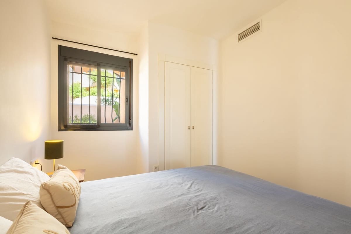 2 bedroom Apartment for sale in Calahonda with garage - € 375,000 (Ref: 9629303)