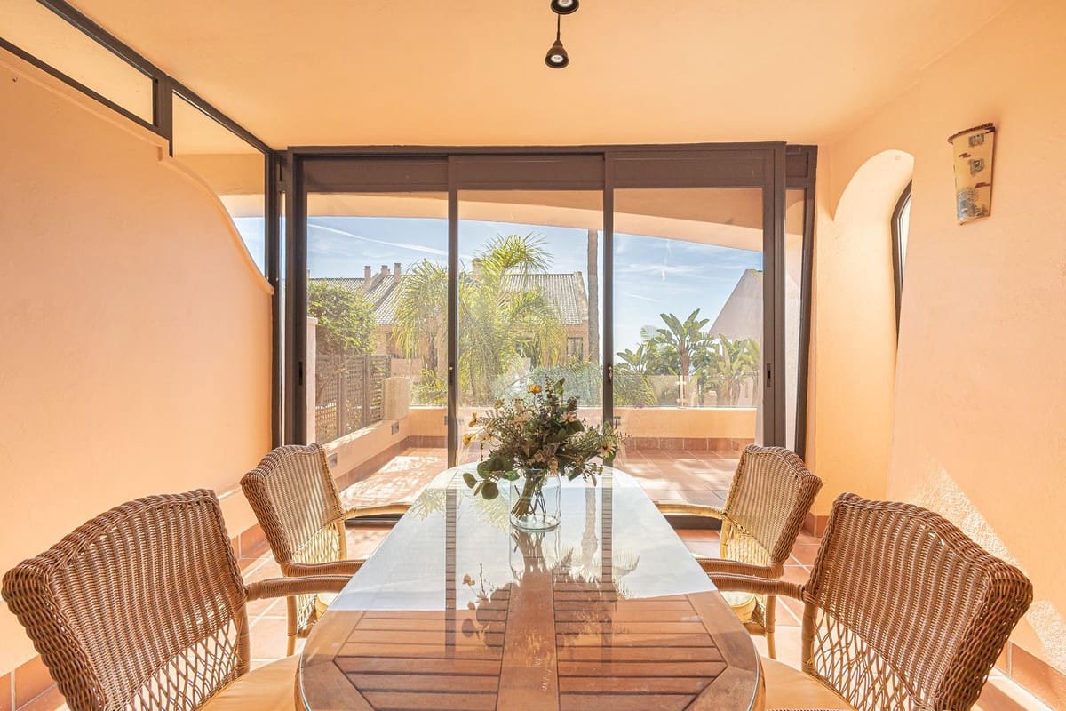 2 bedroom Apartment for sale in Calahonda with garage - € 375,000 (Ref: 9629303)