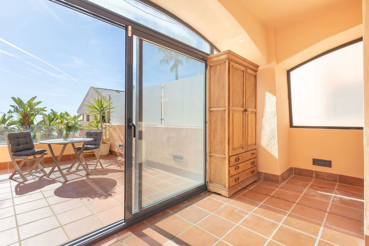 2 bedroom Apartment for sale in Calahonda with garage - € 375,000 (Ref: 9629303)