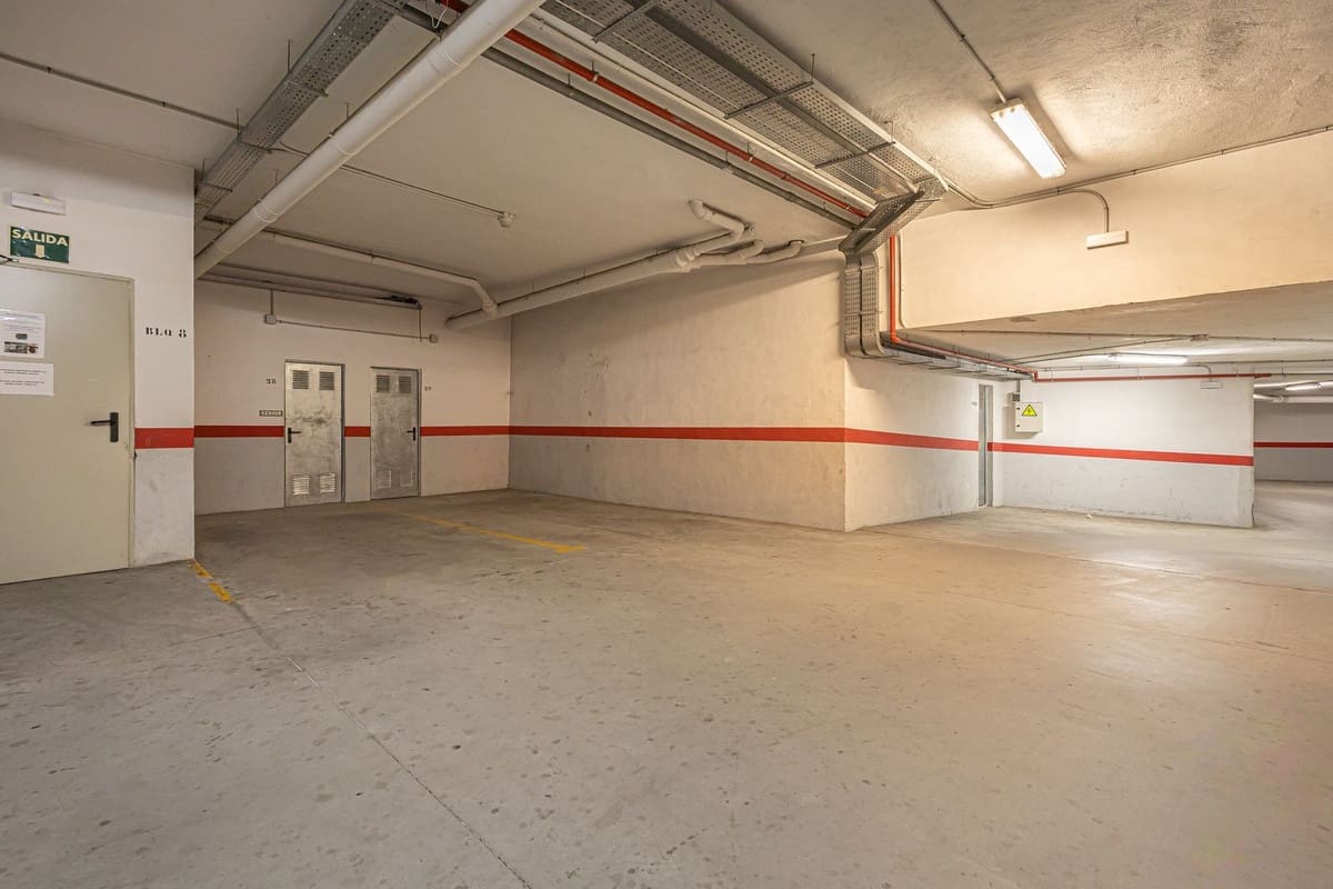 2 bedroom Apartment for sale in Calahonda with garage - € 375,000 (Ref: 9629303)