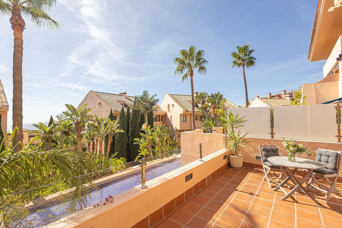 2 bedroom Apartment for sale in Calahonda with garage - € 375,000 (Ref: 9629303)