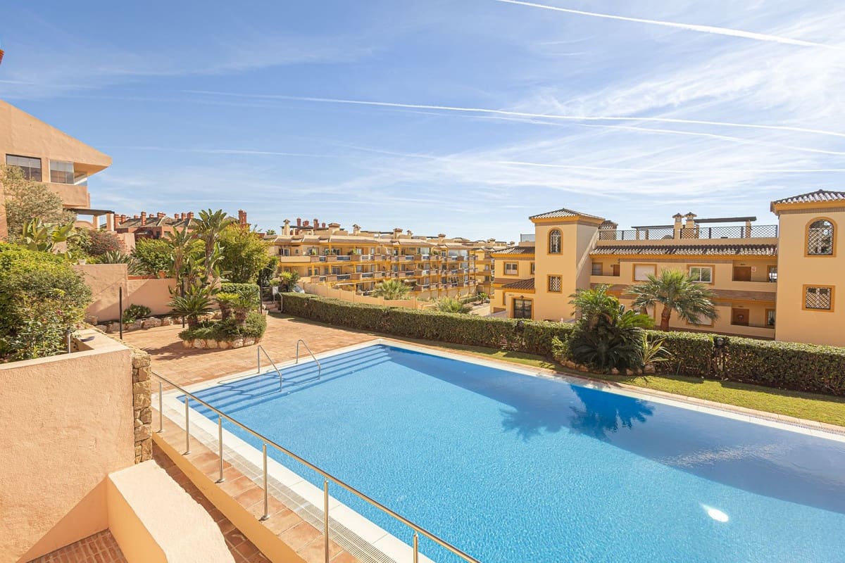 2 bedroom Apartment for sale in Calahonda with garage - € 375,000 (Ref: 9629303)
