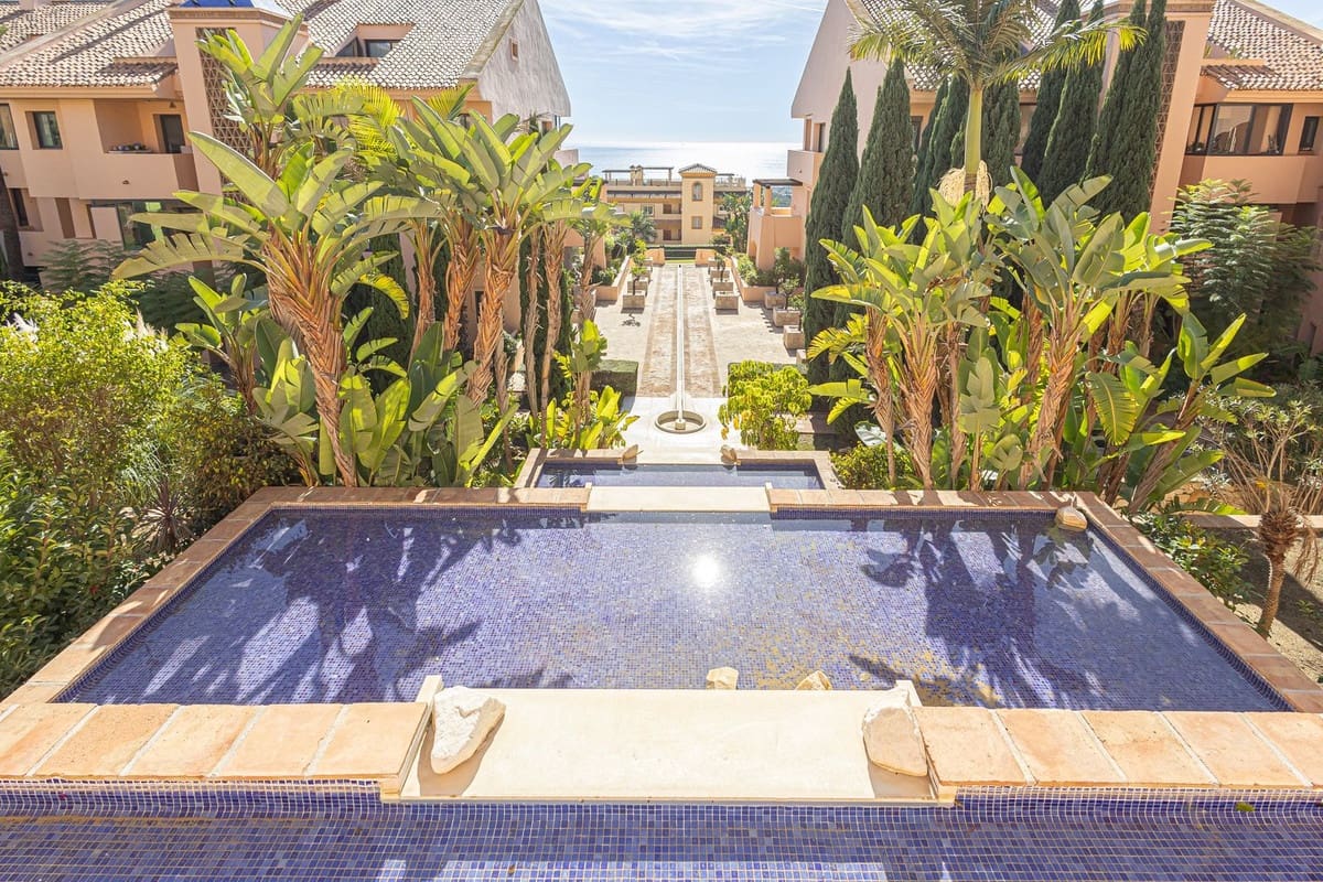 2 bedroom Apartment for sale in Calahonda with garage - € 375,000 (Ref: 9629303)