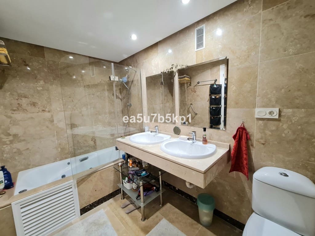 2 Zimmer Apartment zu verkaufen in La Duquesa / Puerto de la Duquesa - 309.800 € (Ref: 9629308)