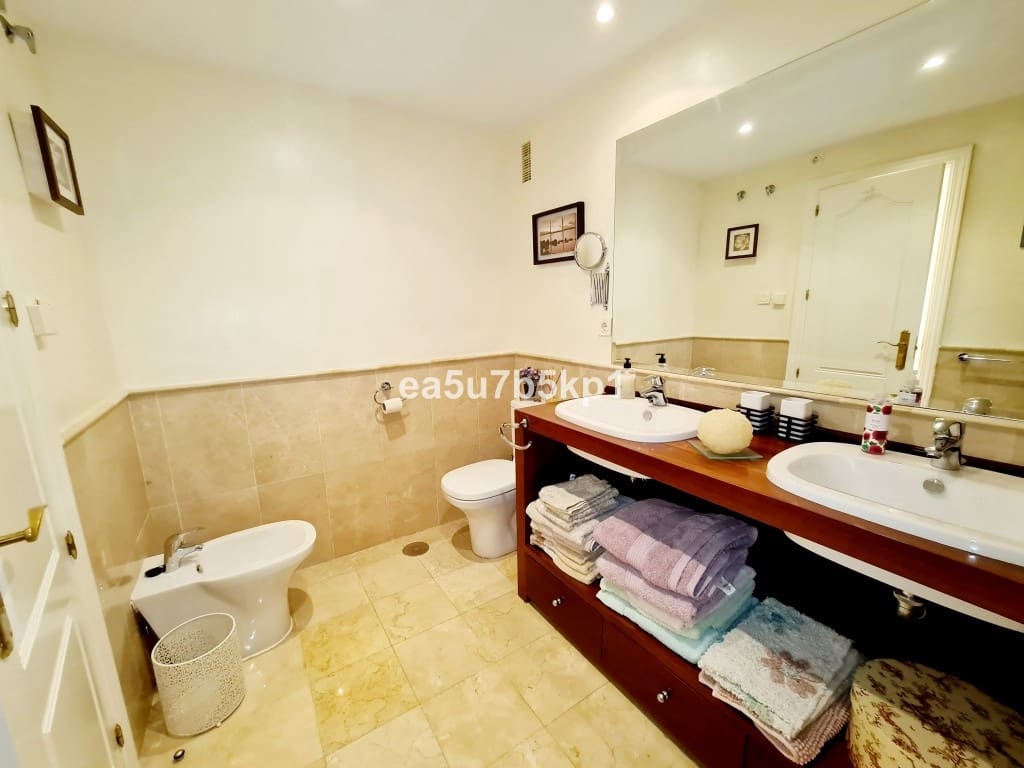 Ático de 2 habitaciones en New Golden Mile en venta - 499.000 € (Ref: 9629310)