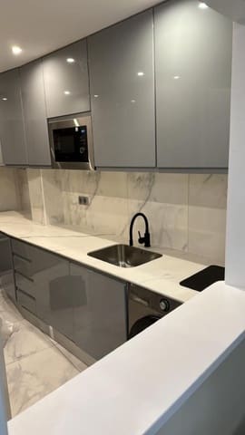 2 soveværelse Lejlighed til salg i Puerto Banus, Marbella - € 449.950 (Ref: 9629316)