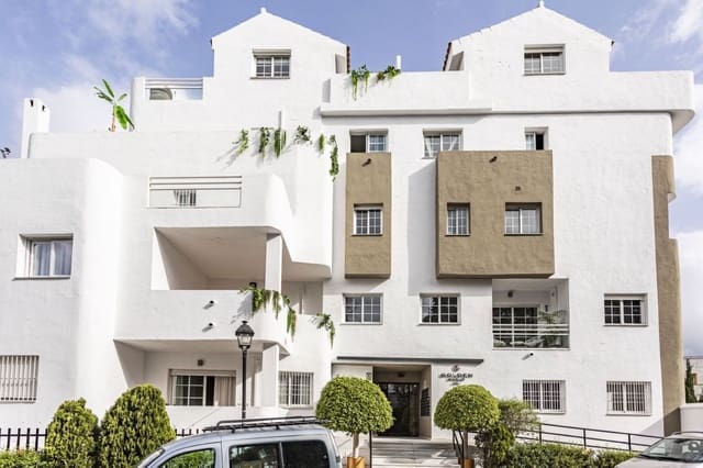 2 soveværelse Lejlighed til salg i Puerto Banus, Marbella - € 449.950 (Ref: 9629316)