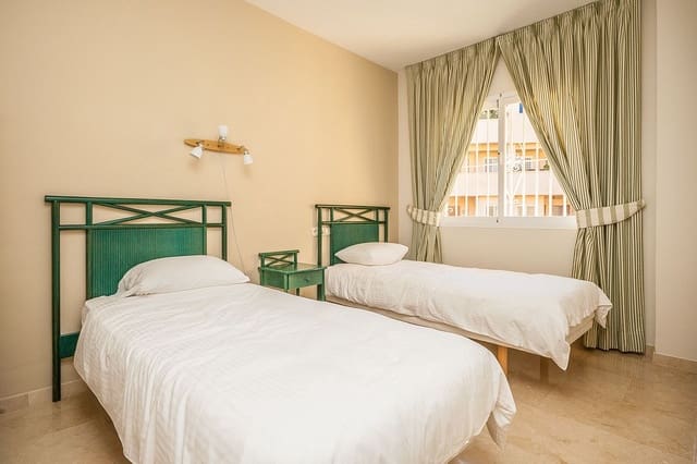 3 quarto Apartamento para venda em Elviria, Marbella com garagem - 595 000 € (Ref: 9629317)