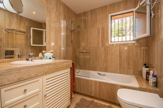 3 quarto Apartamento para venda em Elviria, Marbella com garagem - 595 000 € (Ref: 9629317)