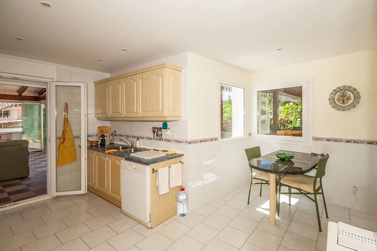 4 soveværelse Villa til salg i Marbesa - € 2.100.000 (Ref: 9629322)