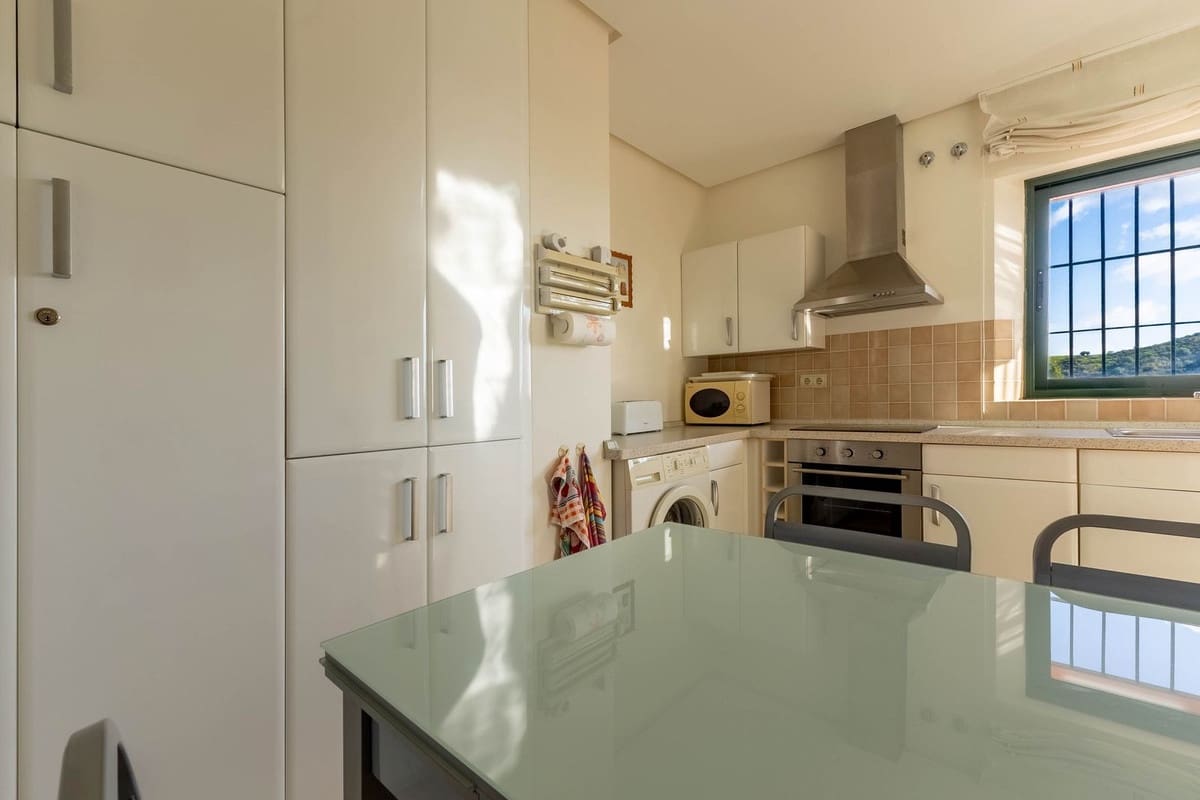 2 bedroom Apartment for sale in Calahonda - € 299,950 (Ref: 9629333)