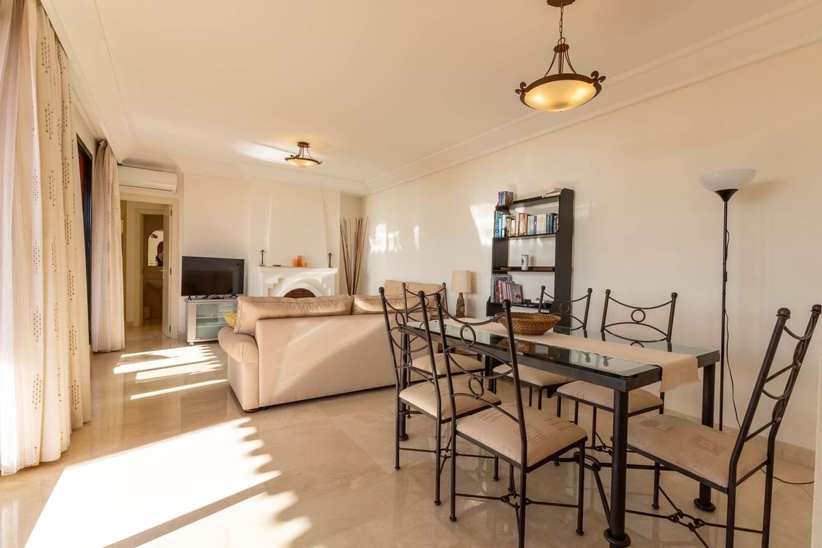 2 bedroom Apartment for sale in Calahonda - € 299,950 (Ref: 9629333)