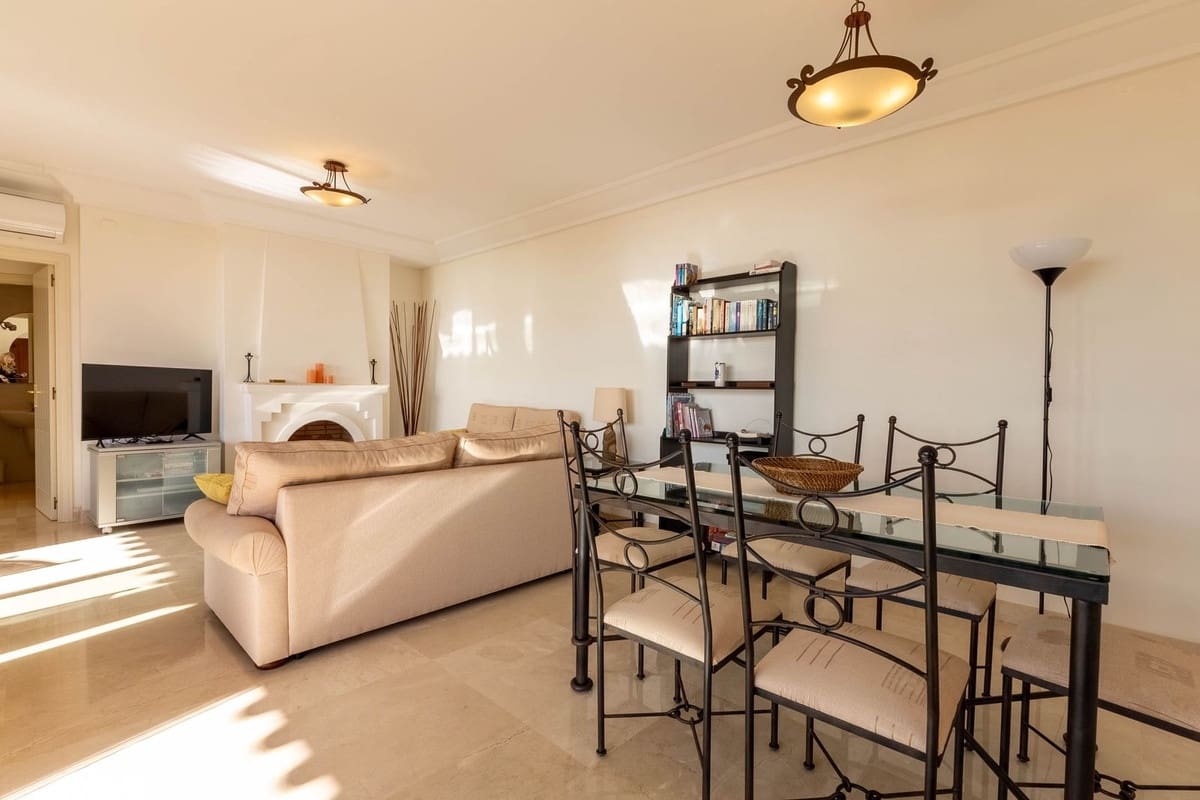 2 bedroom Apartment for sale in Calahonda - € 299,950 (Ref: 9629333)