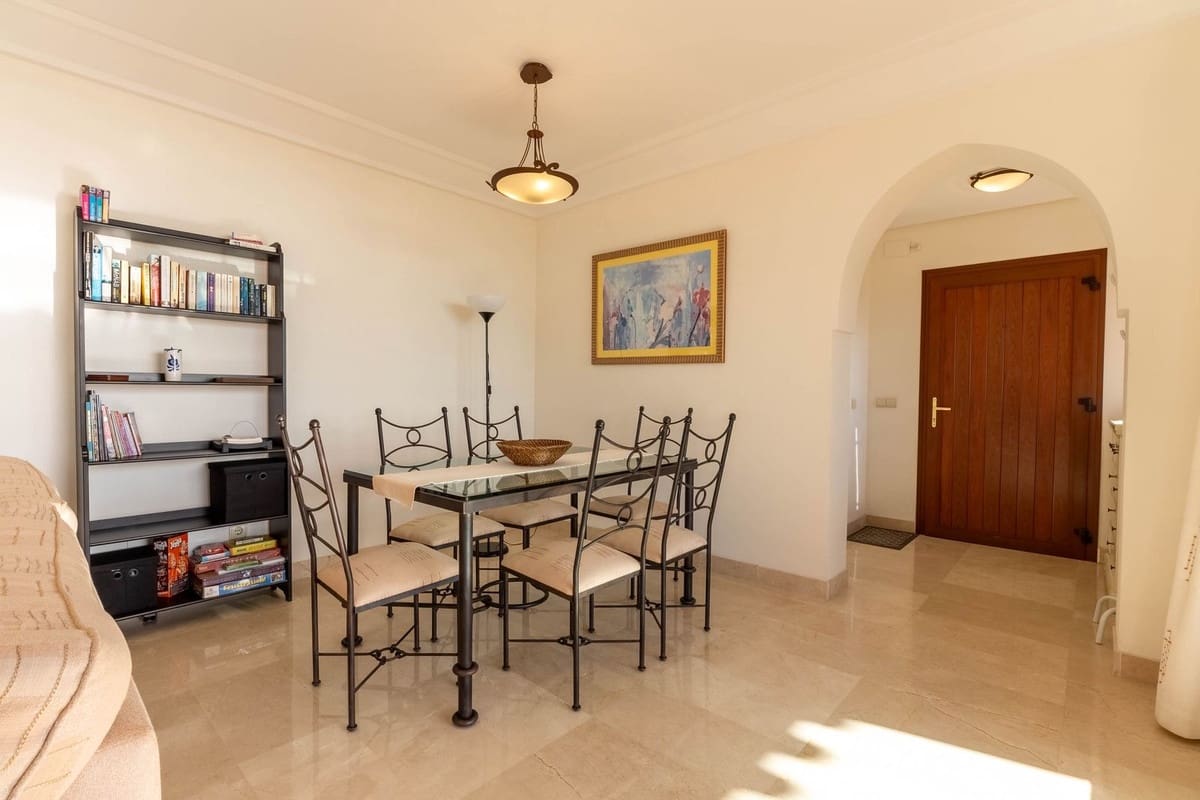 2 bedroom Apartment for sale in Calahonda - € 299,950 (Ref: 9629333)