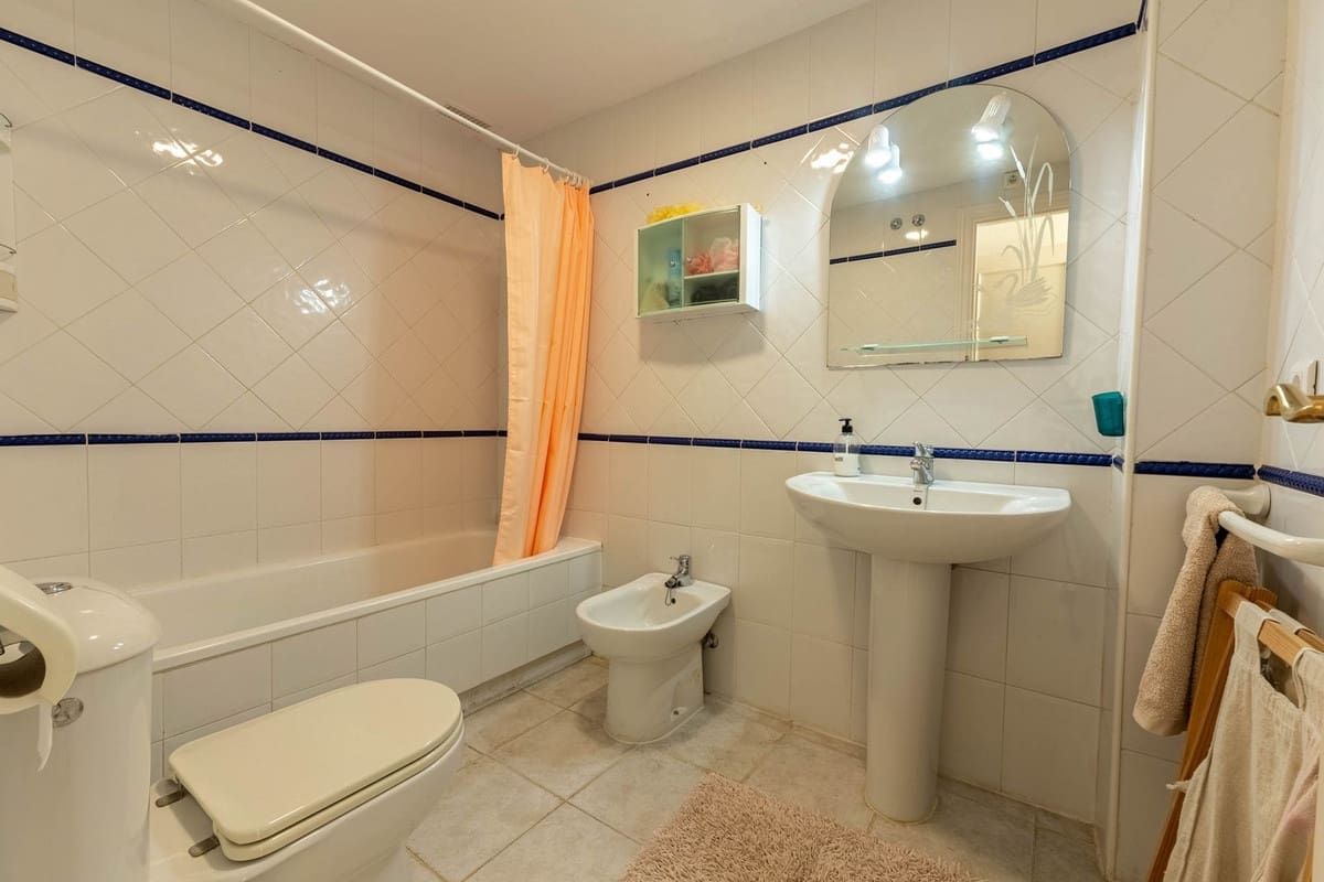 2 soveværelse Lejlighed til salg i Mijas Golf med garage - € 280.000 (Ref: 9629335)