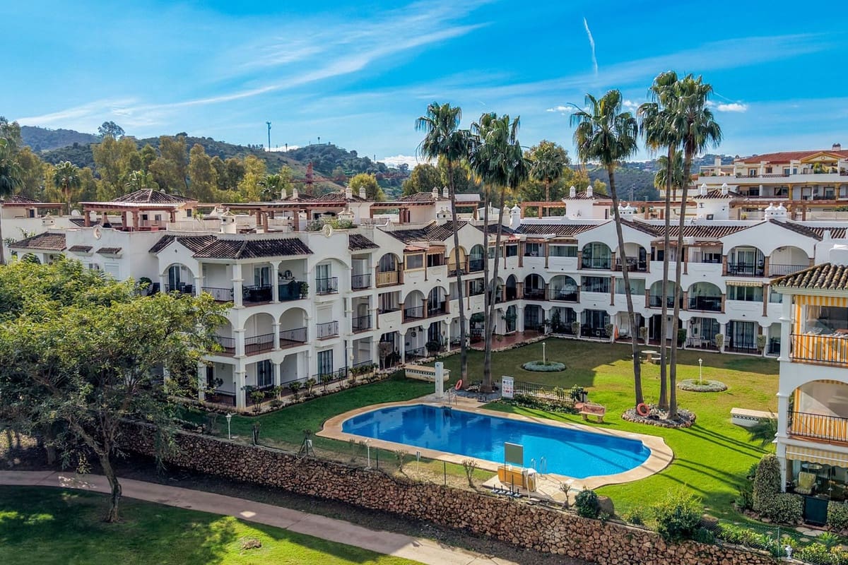 2 soveværelse Lejlighed til salg i Mijas Golf med garage - € 280.000 (Ref: 9629335)