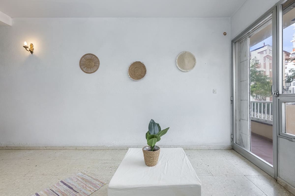 1 soverom Leilighet til salgs i Fuengirola med garasje - € 242 000 (Ref: 9629347)