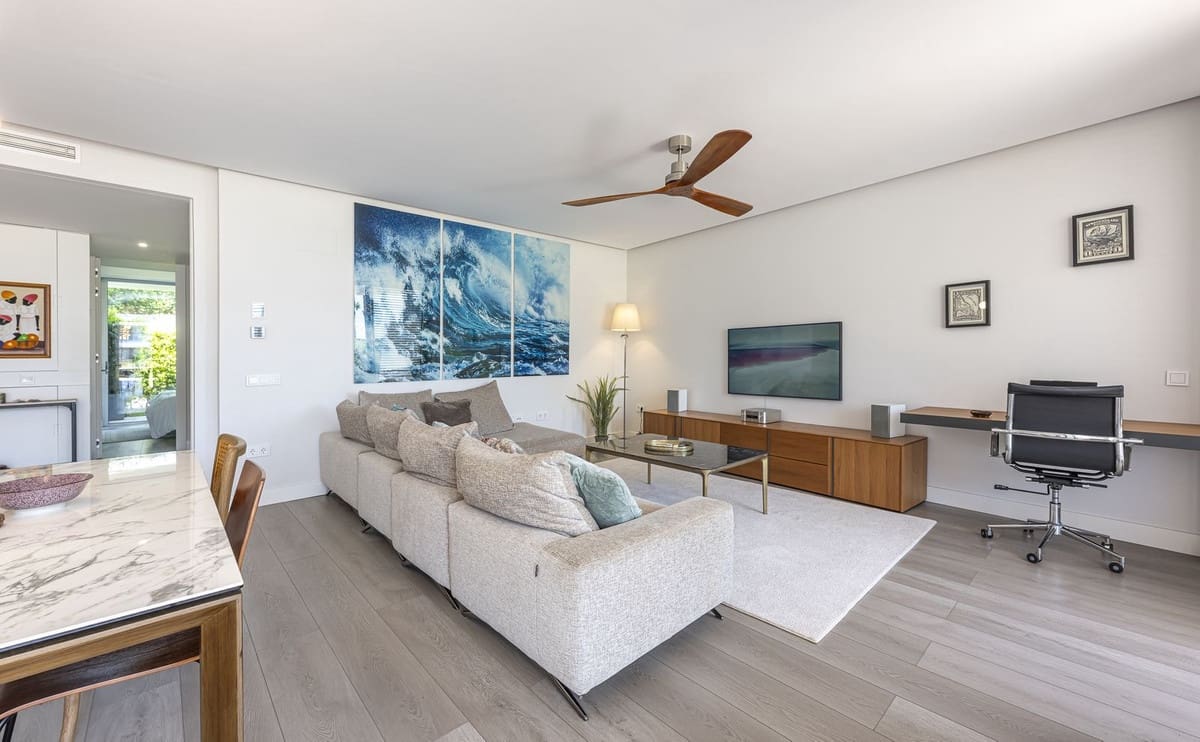 Apartamento de 2 habitaciones en Estepona en venta con garaje - 795.000 € (Ref: 9629349)