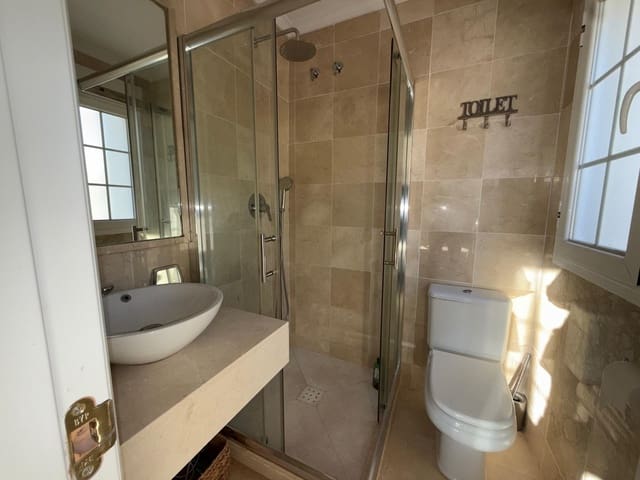 4 bedroom Penthouse for sale in Puerto Banus, Marbella - € 950,000 (Ref: 9629352)