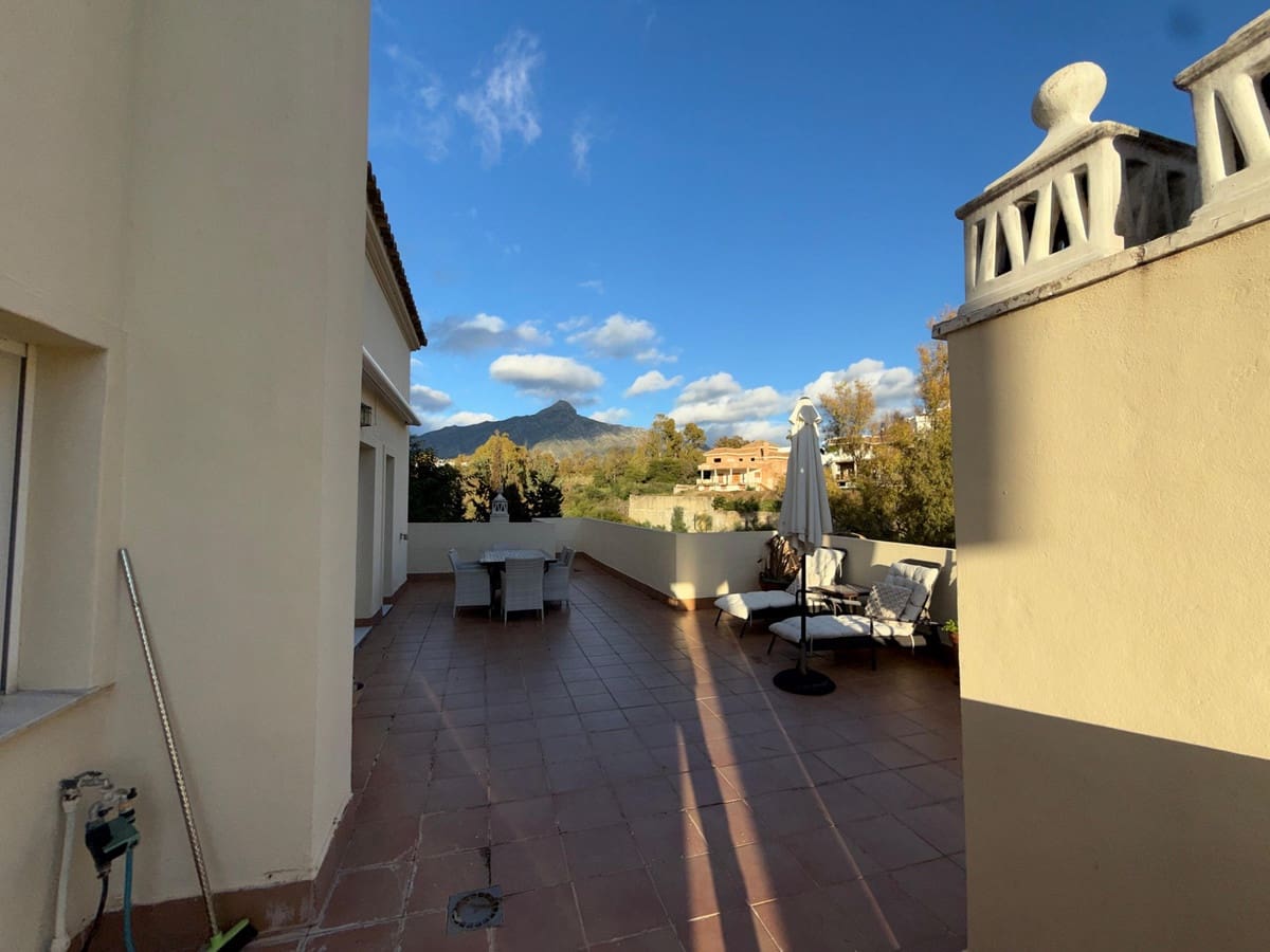 4 bedroom Penthouse for sale in Nueva Andalucia - € 950,000 (Ref: 9629352)
