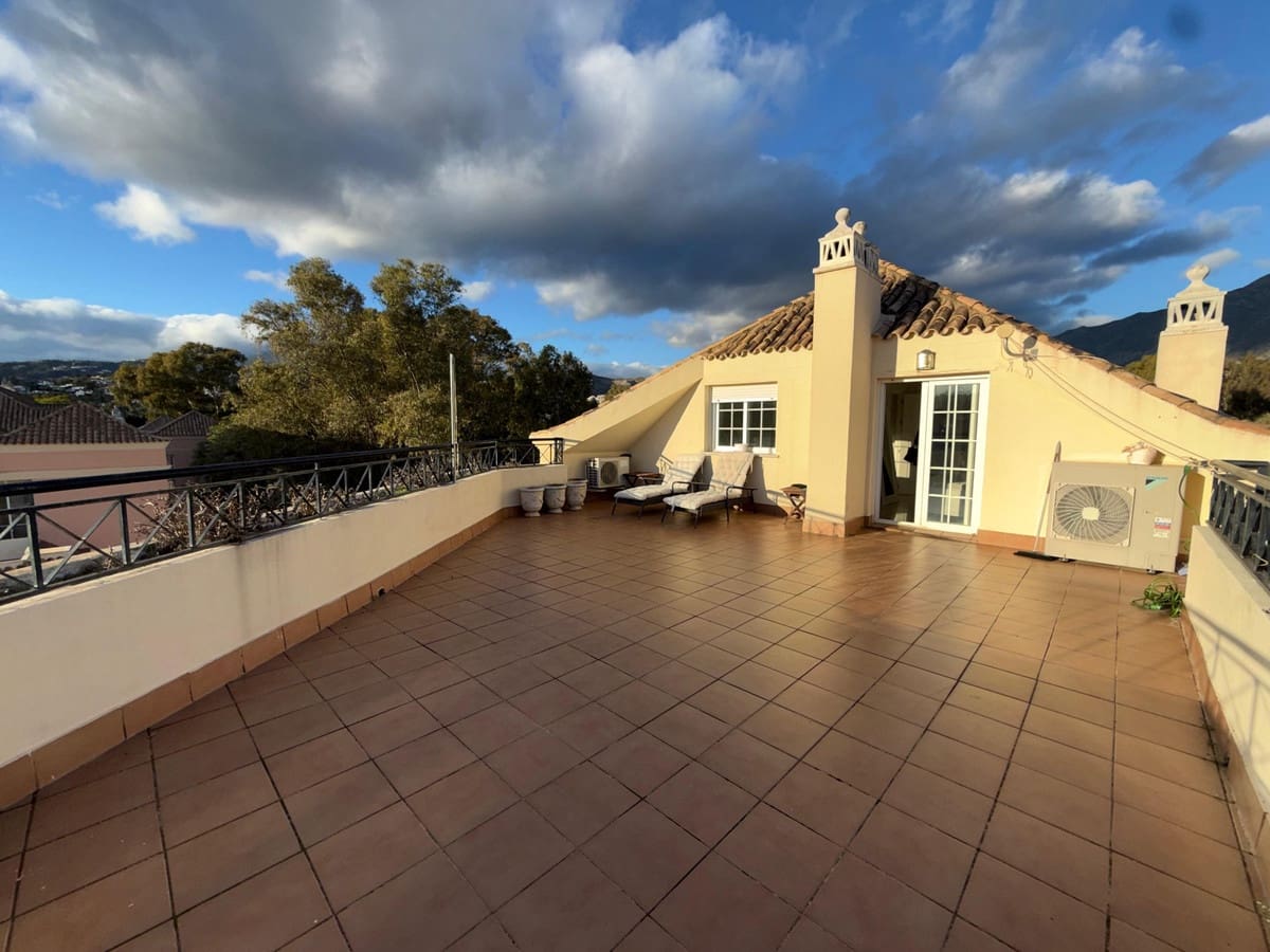 4 bedroom Penthouse for sale in Nueva Andalucia - € 950,000 (Ref: 9629352)
