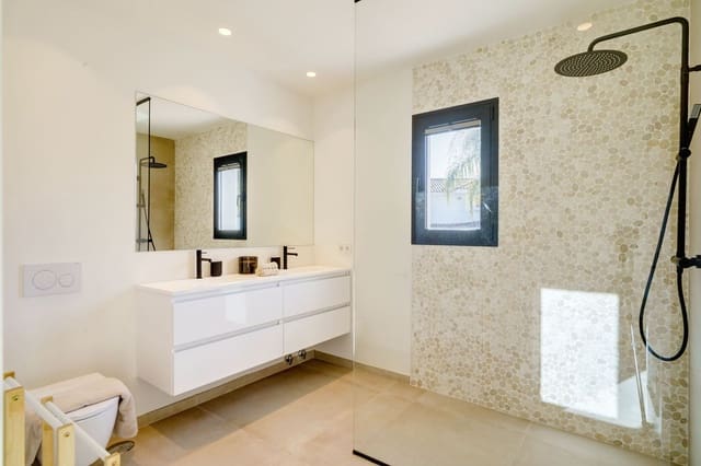 6 soveværelse Villa til salg i Casco Antiguo, Marbella - € 3.045.000 (Ref: 9629359)