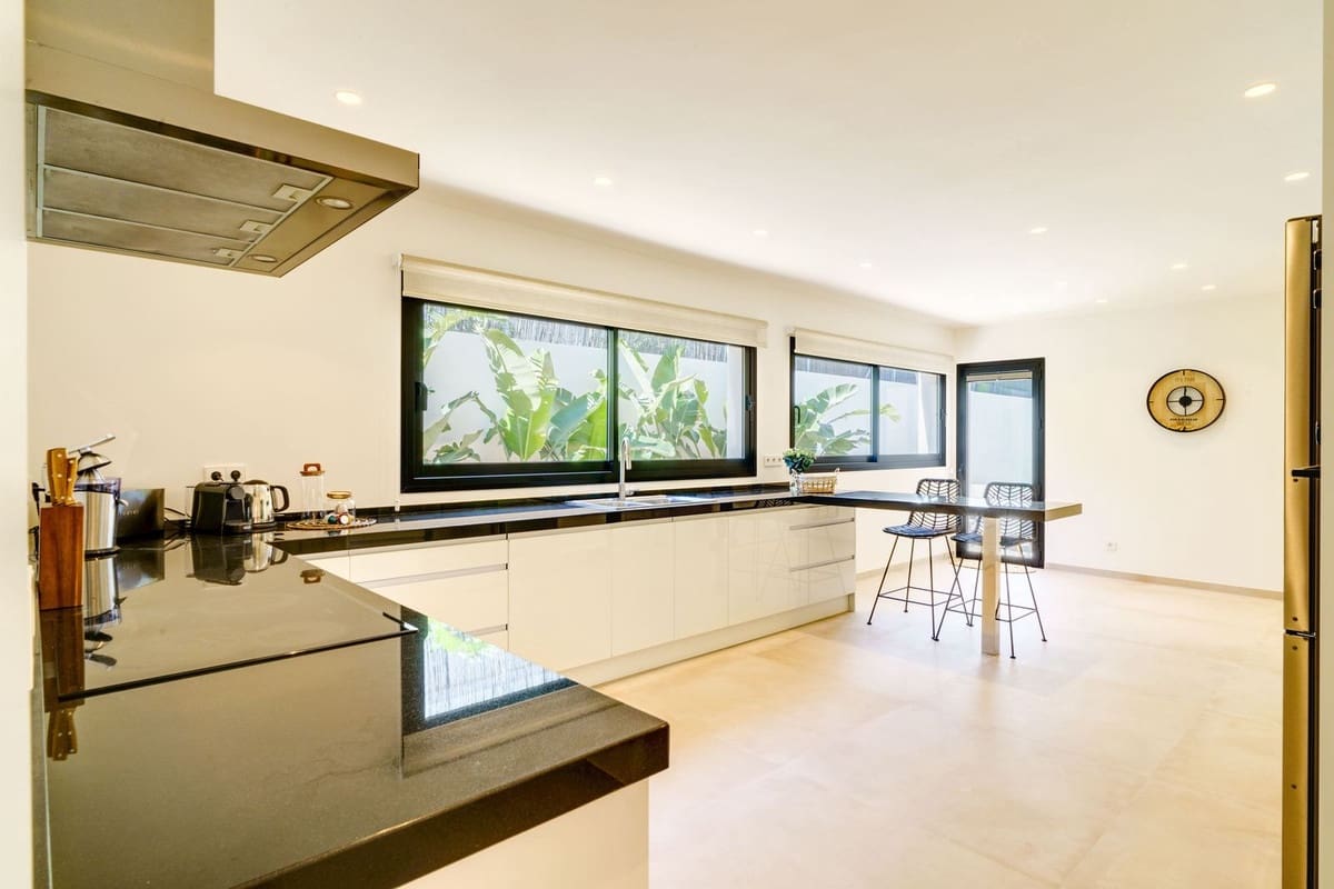 6 soverom Villa til salgs i Marbella - € 3 045 000 (Ref: 9629359)