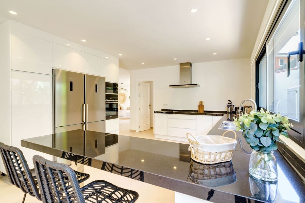 6 soverom Villa til salgs i Marbella - € 3 045 000 (Ref: 9629359)