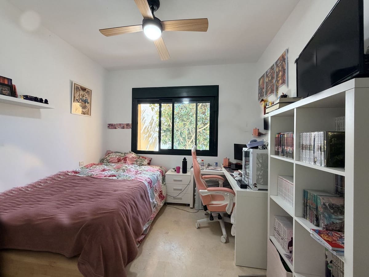 Apartamento de 2 habitaciones en Estepona en venta con garaje - 450.000 € (Ref: 9632884)