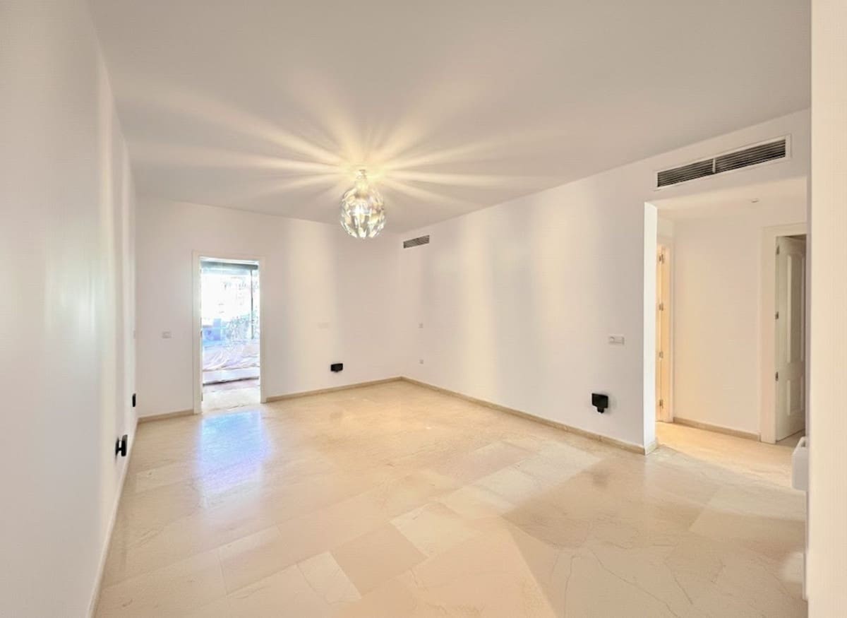 Apartamento de 2 habitaciones en Estepona en venta con garaje - 450.000 € (Ref: 9632884)