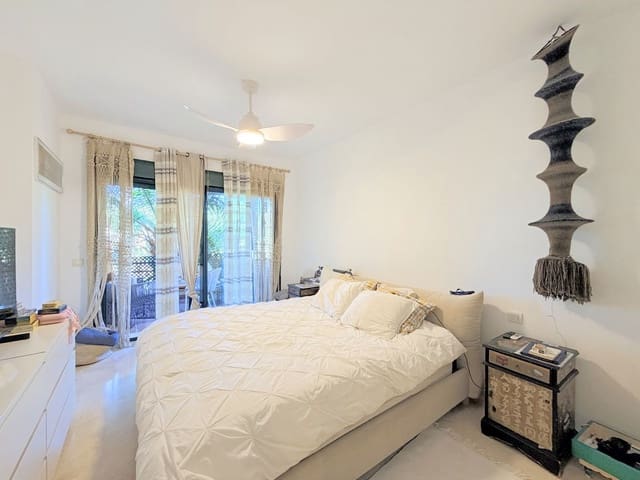 Apartamento de 2 habitaciones en Parque Central, Estepona en venta con garaje - 450.000 € (Ref: 9632884)