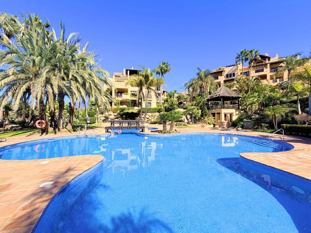 Apartamento de 2 habitaciones en Estepona en venta con garaje - 450.000 € (Ref: 9632884)