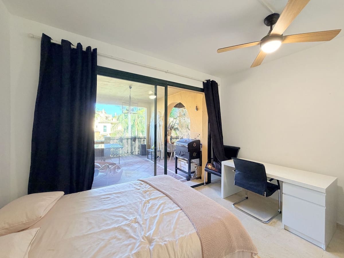 Apartamento de 2 habitaciones en Estepona en venta con garaje - 450.000 € (Ref: 9632884)