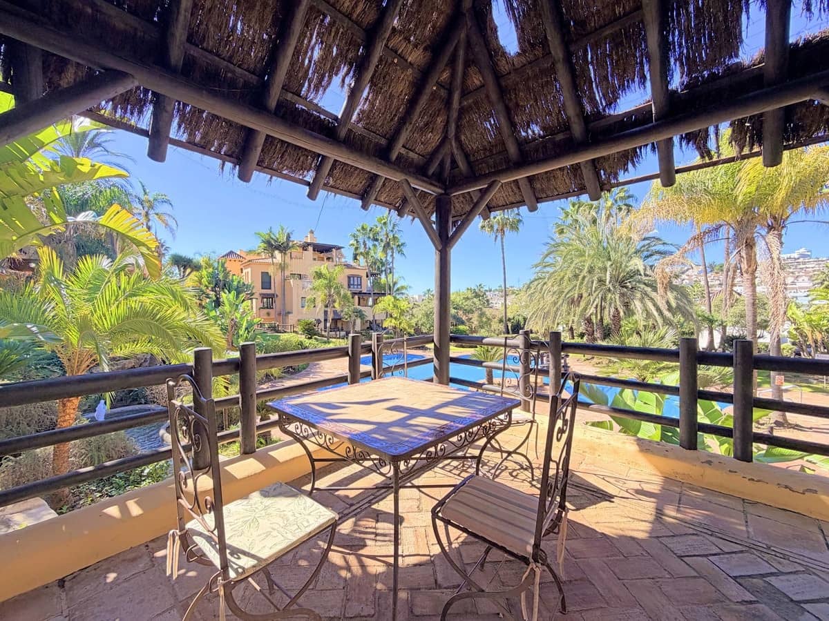 Apartamento de 2 habitaciones en Estepona en venta con garaje - 450.000 € (Ref: 9632884)