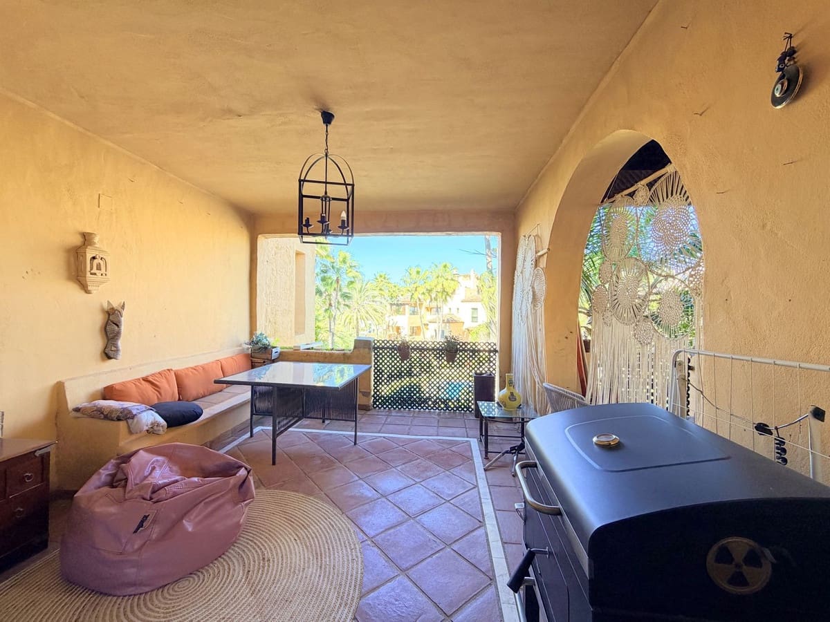 Apartamento de 2 habitaciones en Estepona en venta con garaje - 450.000 € (Ref: 9632884)