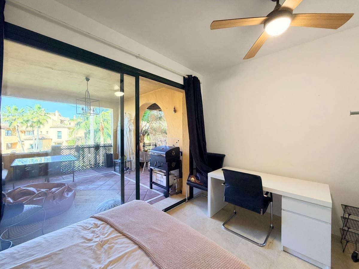 Apartamento de 2 habitaciones en Estepona en venta con garaje - 450.000 € (Ref: 9632884)