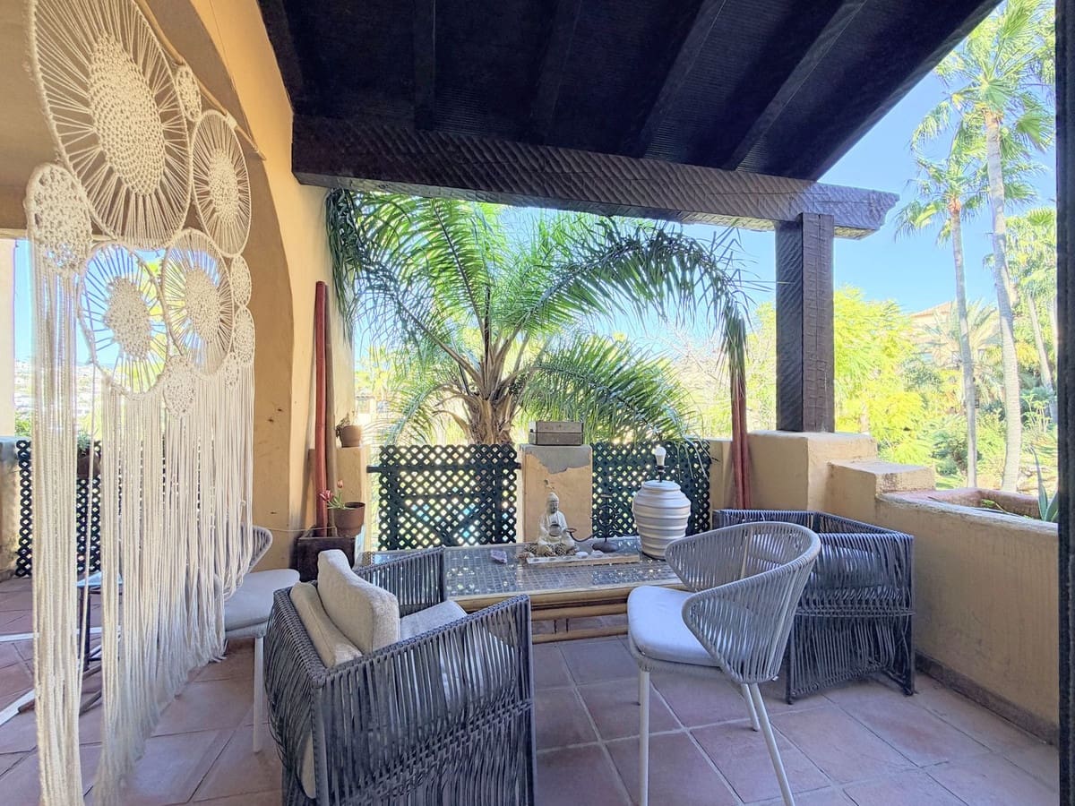 Apartamento de 2 habitaciones en Estepona en venta con garaje - 450.000 € (Ref: 9632884)