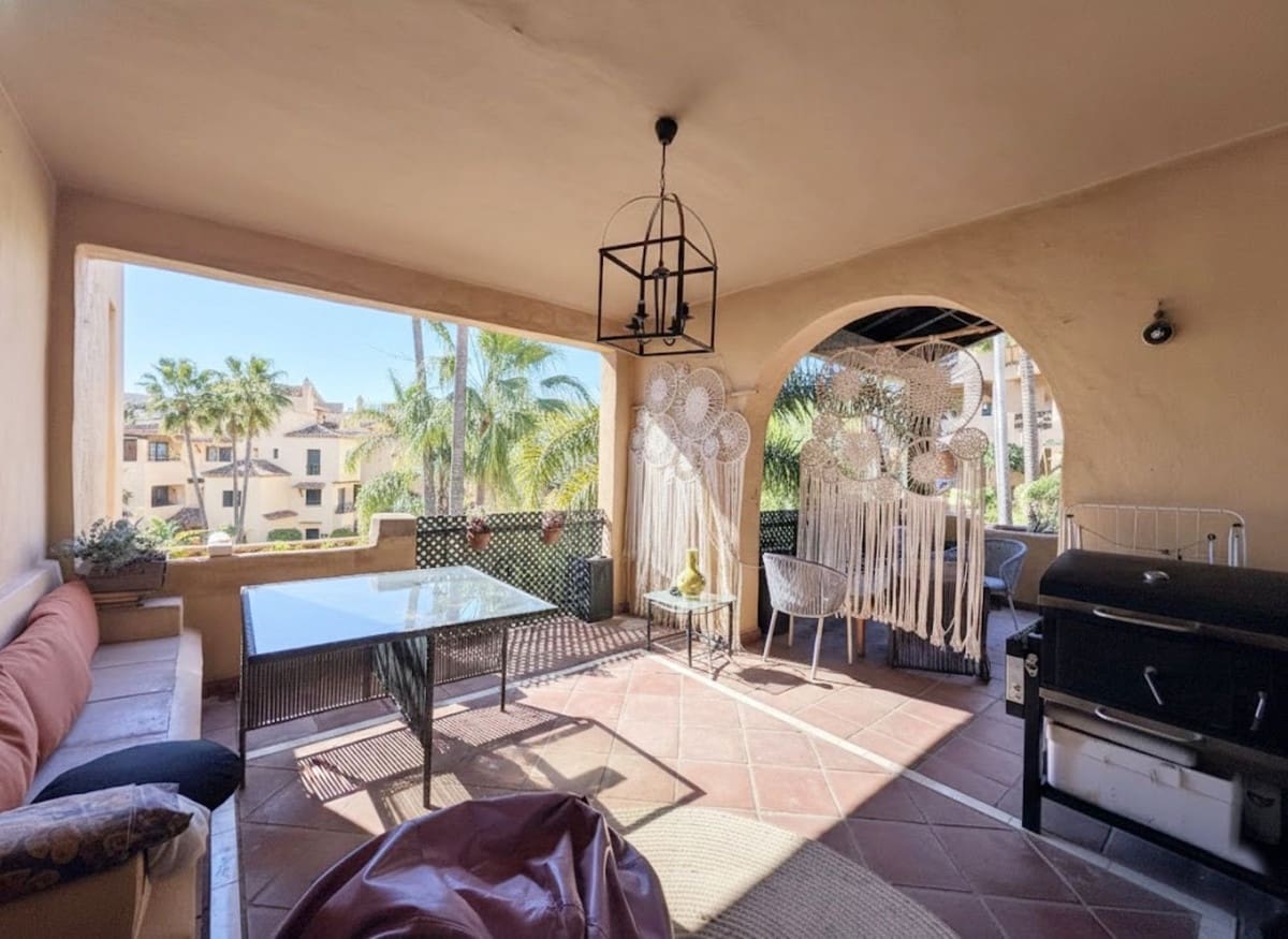 Apartamento de 2 habitaciones en Estepona en venta con garaje - 450.000 € (Ref: 9632884)