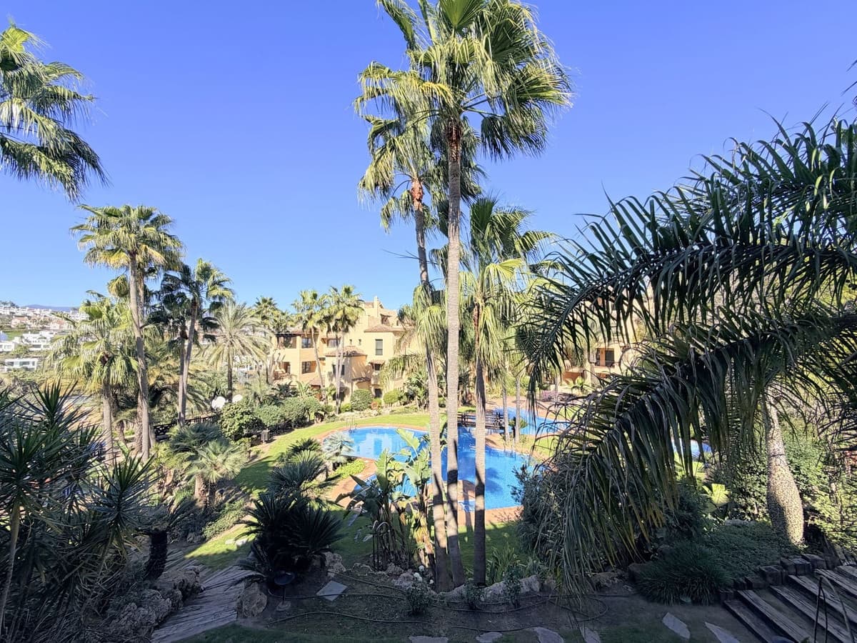 Apartamento de 2 habitaciones en Estepona en venta con garaje - 450.000 € (Ref: 9632884)