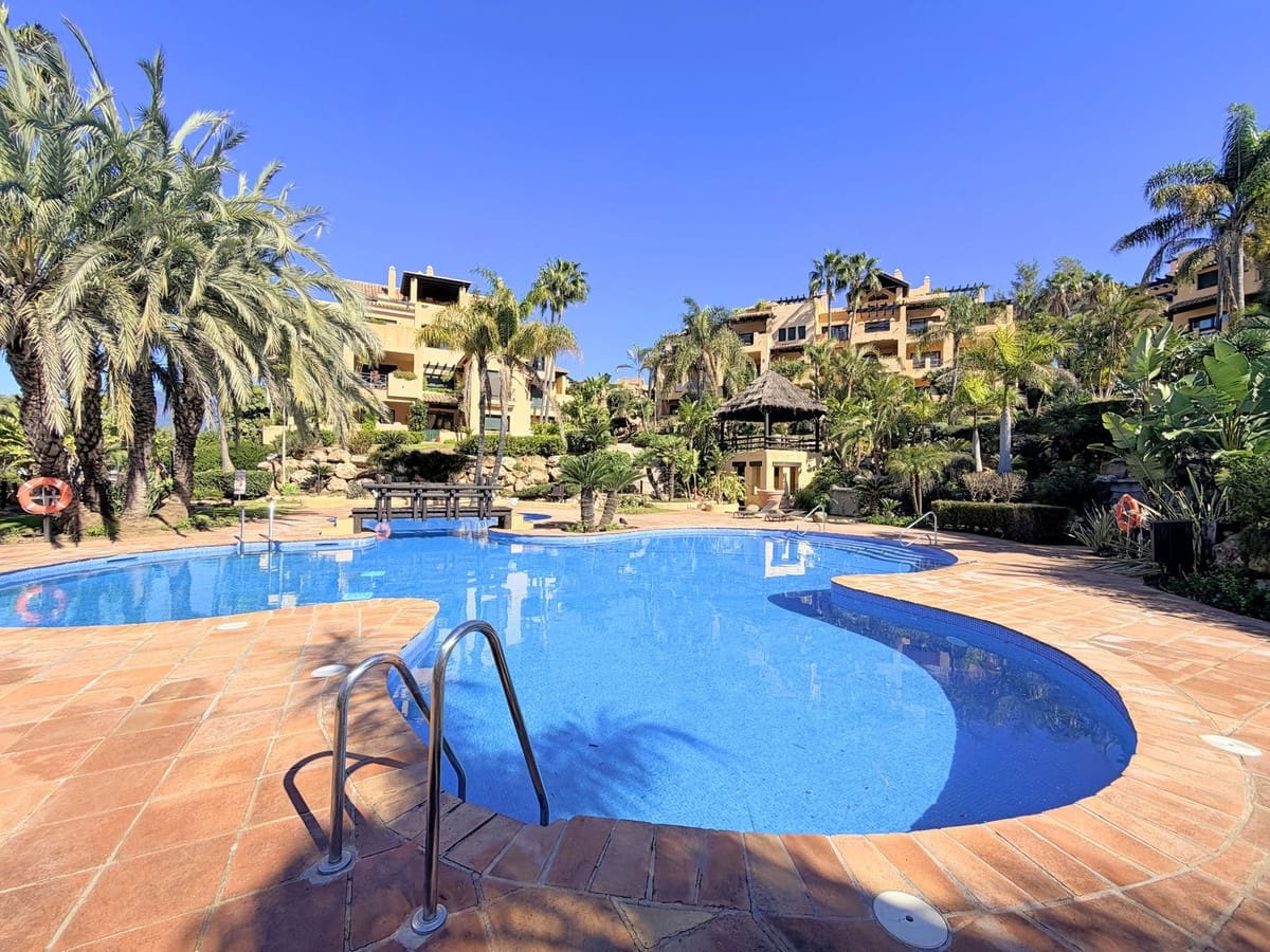 Apartamento de 2 habitaciones en Estepona en venta con garaje - 450.000 € (Ref: 9632884)