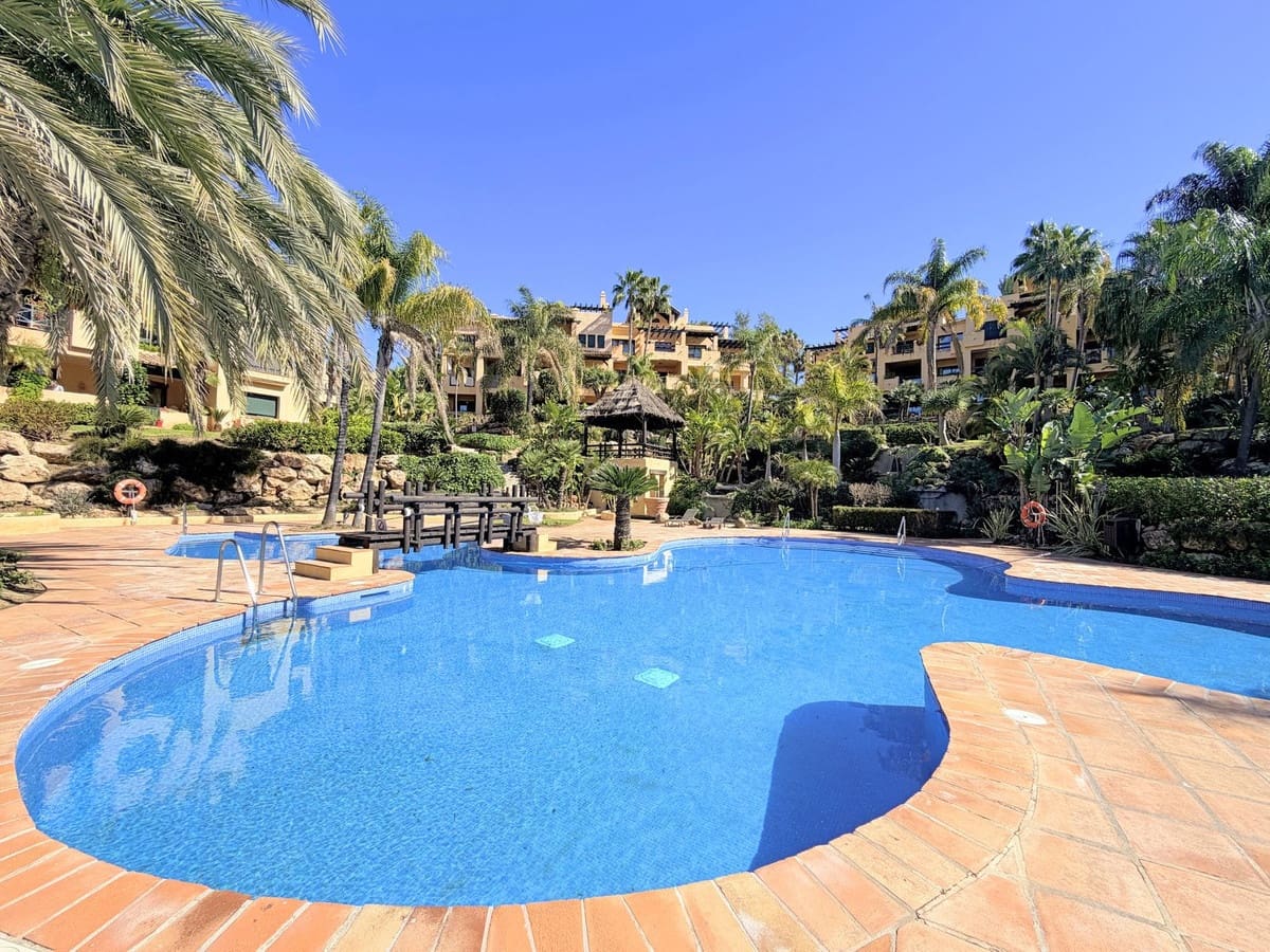 Apartamento de 2 habitaciones en Estepona en venta con garaje - 450.000 € (Ref: 9632884)