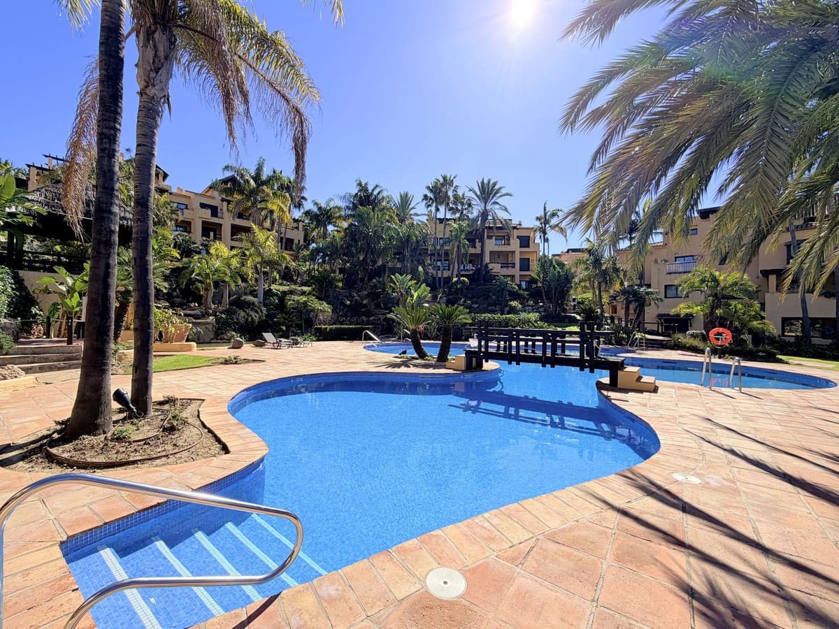Apartamento de 2 habitaciones en Estepona en venta con garaje - 450.000 € (Ref: 9632884)