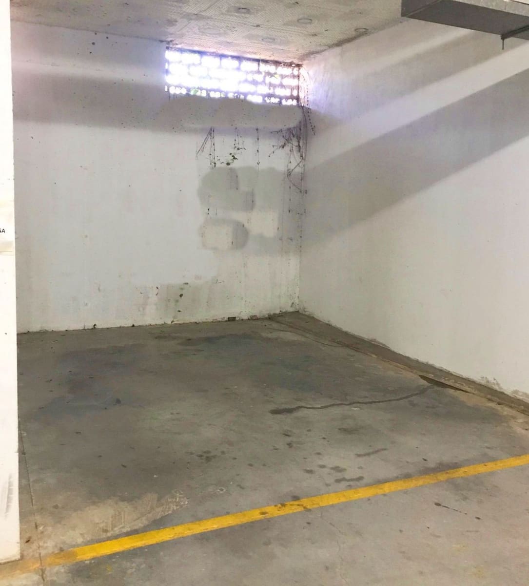 2 makuuhuone Huoneisto myytävänä paikassa La Duquesa / Puerto de la Duquesa mukana 
autotalli - 275 000 € (Ref: 9632885)