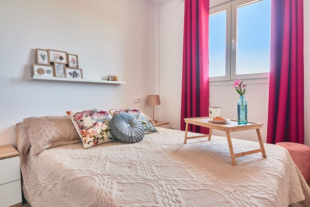 2 makuuhuone Huoneisto myytävänä paikassa La Duquesa / Puerto de la Duquesa mukana 
autotalli - 275 000 € (Ref: 9632885)