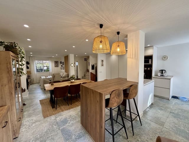 3 soverom Hus til salgs i Diseminado Dm P de la Torre, Málaga by - € 549 000 (Ref: 9632888)