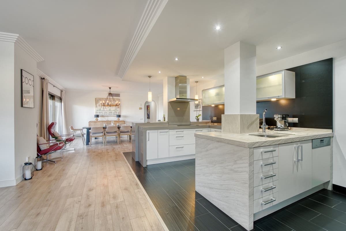 2 sypialnia Penthouse na sprzedaż w Estepona - 629 000 € (Ref: 9632889)