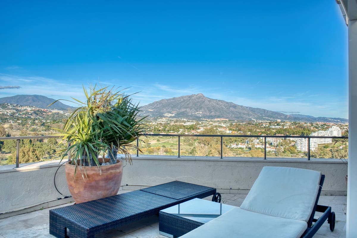 2 sypialnia Penthouse na sprzedaż w Estepona - 629 000 € (Ref: 9632889)