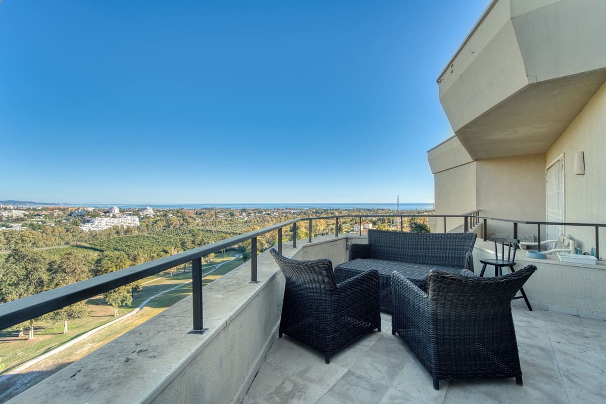 2 sypialnia Penthouse na sprzedaż w Estepona - 629 000 € (Ref: 9632889)