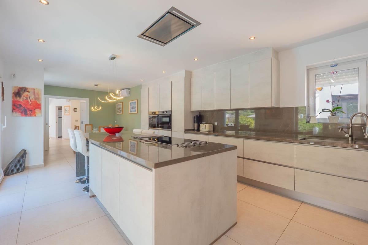 5 sypialnia Willa na sprzedaż w Velez-Malaga - 730 000 € (Ref: 9632890)